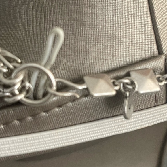 STELLA & DOT 5-STRAND SILVER TONE NECKLACE - Picture 3 of 7